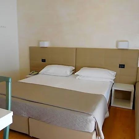 Emperador Hotel 3*