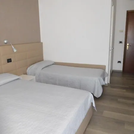 מלון Emperador 3*