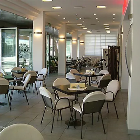 מלון Emperador 3*