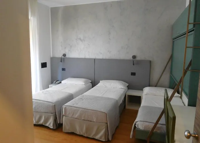 Emperador ホテル 3*